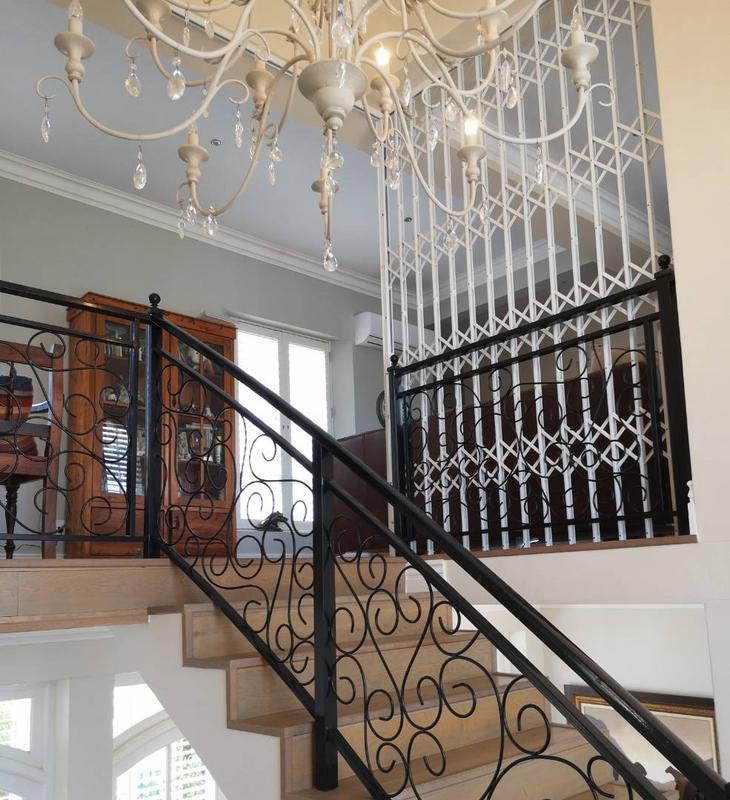 5 Bedroom Property for Sale in Sir Lowrys Pass Village Western Cape
